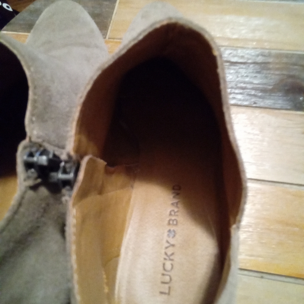Lucky Brand Frankela Tan Suede Ankle Boots Size 9.5 - Picture 4 of 16
